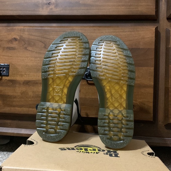 Dr. Martens 1460 white patent lamper boots - Picture 10 of 11